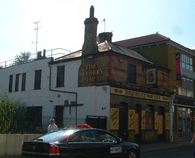 Brewery Tap tiled frontage in 2009